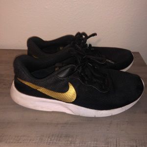 Youth Nikes size 5